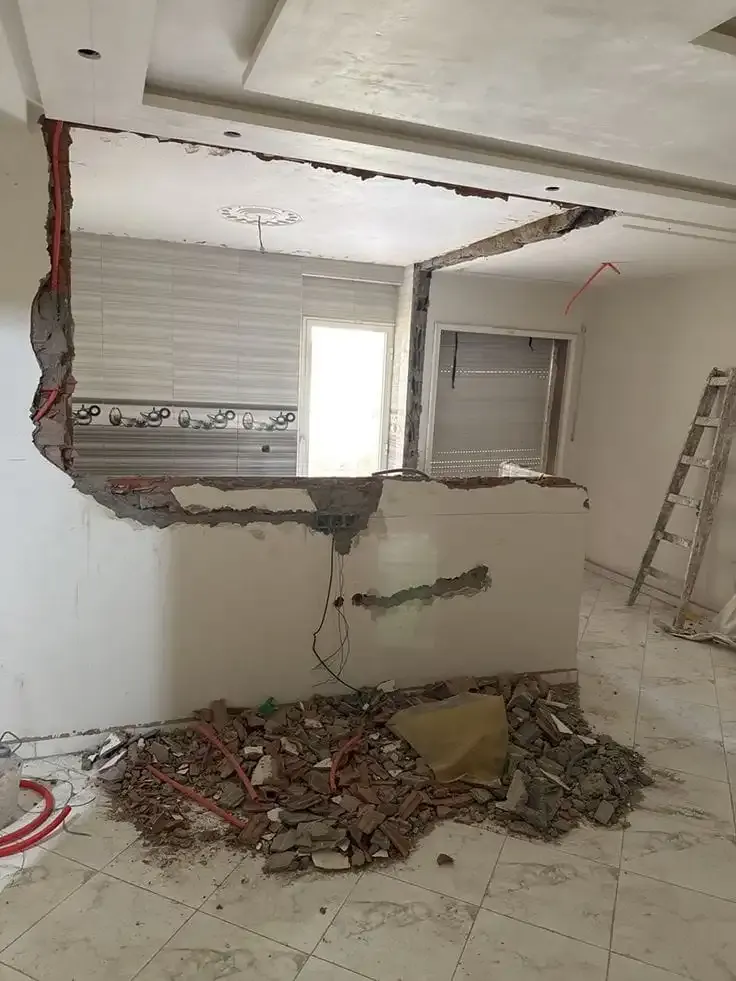 Démolition de mur intérieur d'appartement — chantier Casablanca