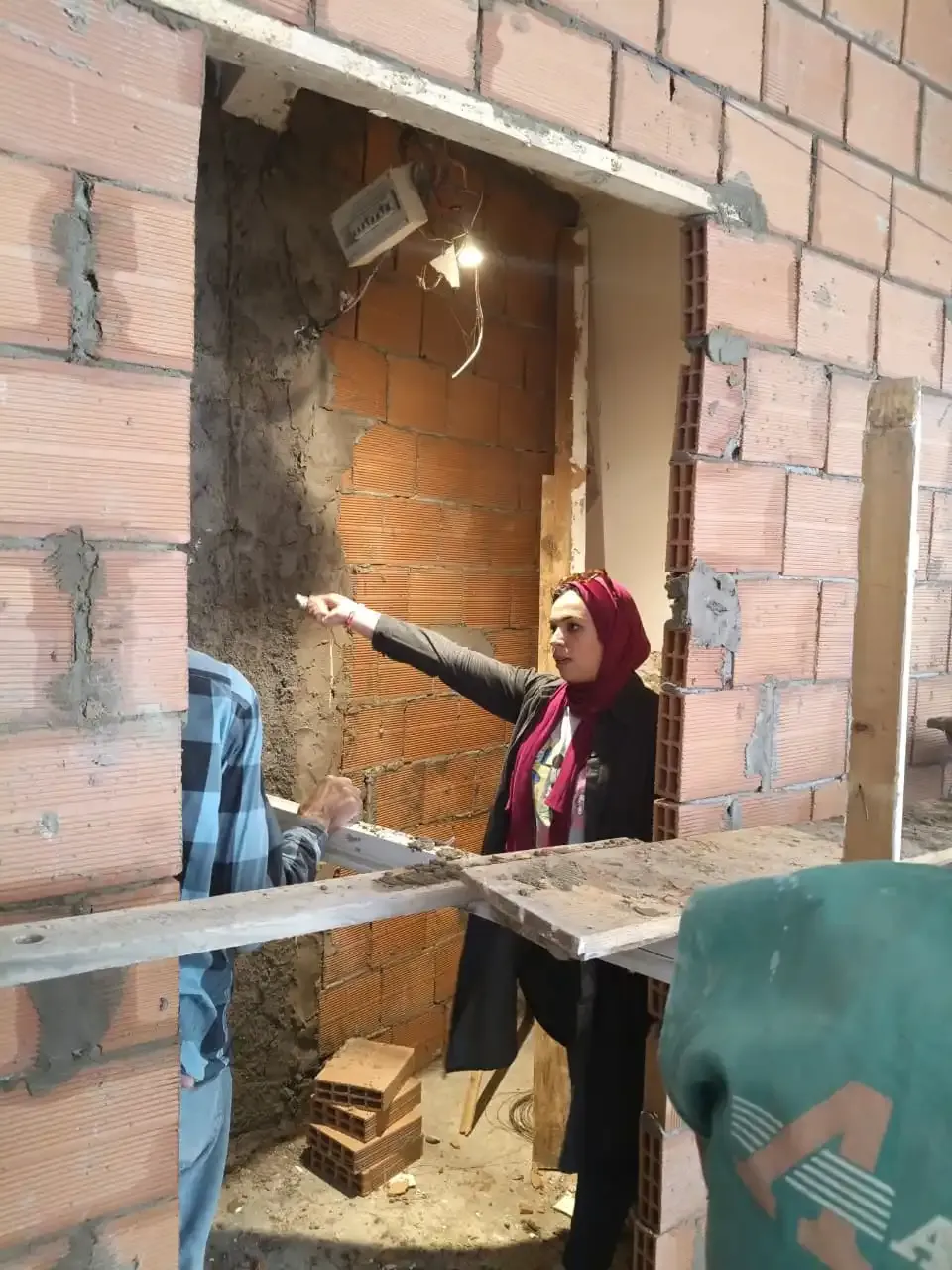 Wafaa Elkass, architecte d'intérieur, coordonne le chantier sur site — Interstyle Design Casablanca